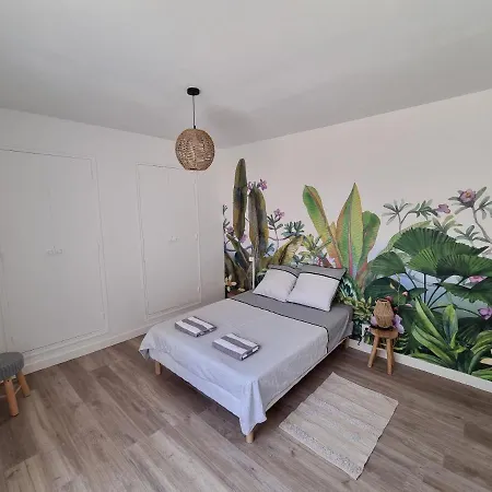 Etienne Dollet Apartment *