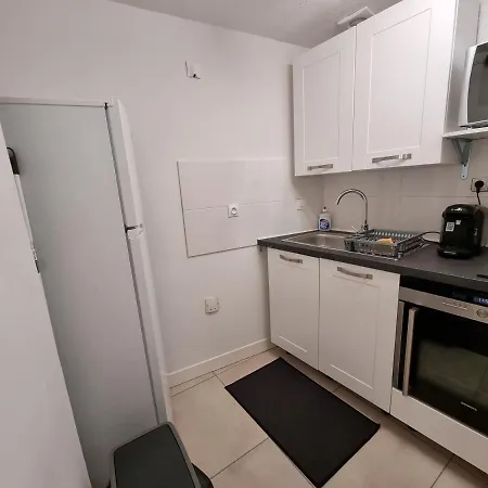 Etienne Dollet Apartment *