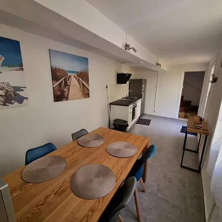 Etienne Dollet Apartment *