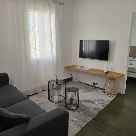 Etienne Dollet Apartamento *