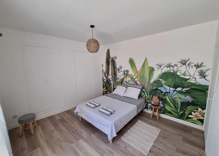 Etienne Dollet Apartment *