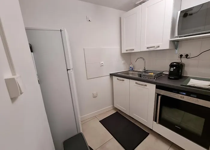 Etienne Dollet Apartment *