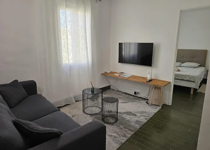 Etienne Dollet Apartment *